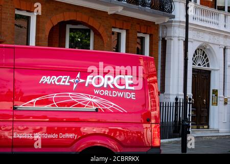 London - Paketforce Worldwide Lieferwagen, ein britischer Postdienst Stockfoto