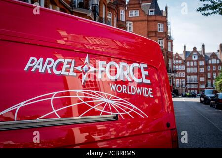 London - Paketforce Worldwide Lieferwagen, ein britischer Postdienst Stockfoto