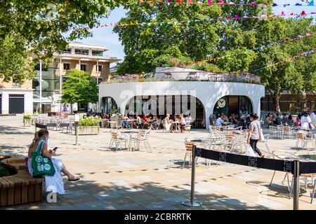 London - August 2020: Duke of York Square an der Kings Road in Chelsea Stockfoto