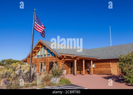 US-Flagge im Besucherzentrum am Black Canyon des Gunnison National Park in Colorado. Der Canyon wurde vom Gunnison River geschnitzt. Stockfoto