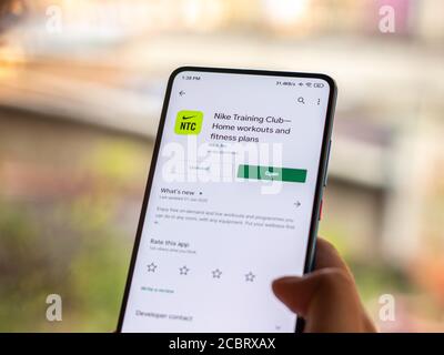 Assam, indien - Augest 15, 2020 : Nike ein Schuhmarken-Logo auf dem Telefonbildschirm. Stockfoto