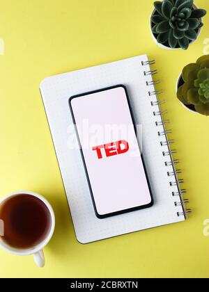 Assam, indien - Augest 15, 2020 : TED Talks-Logo auf dem Telefonbildschirm. Stockfoto