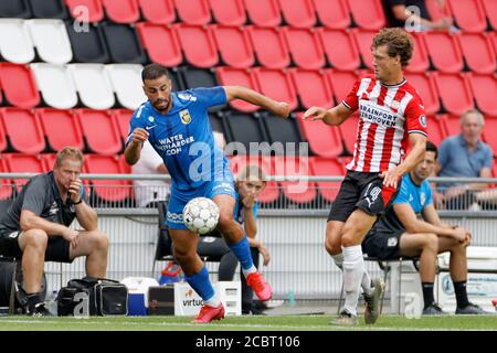 Eindhoven, Niederlande. August 2020. EINDHOVEN, 15-08-2020 Philips Stadium, freundliches Vorsaison Spiel vor der niederländischen Fußballsaison 2020/2021 zwischen PSV und Vitesse. Oussama Tannane und Sam Lammers Kredit: Pro Shots/Alamy Live Nachrichten Stockfoto