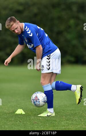 OLDHAM, ENGLAND - 15. AUGUST Oldham Athletic's Davis Keillor Dunn in Aktion während des Pre-Season Freundschaftsspiel zwischen Oldham Athletic und Accrington Stanley in Chapel Road, Oldham am Samstag, 15. August 2020. (Kredit: Eddie Garvey, Mi News) Kredit: MI Nachrichten & Sport /Alamy Live Nachrichten Stockfoto