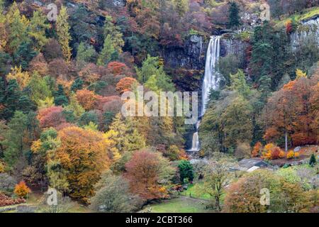 Pistyll Rhaeadr ein 240-Fuß-Wasserfall in Powys, der als eines der Sieben Wunder von Wales eingestuft wird. Das Bild wurde mit einem hohen Vorteil aufgenommen Stockfoto