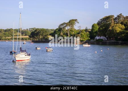 Boote in Flushing in Cornwall. Stockfoto