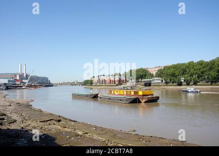 Die Themse vom Riverside Walk, St George Wharf, Vauxhall, London Borough of Lambeth, Greater London, England, Großbritannien Stockfoto