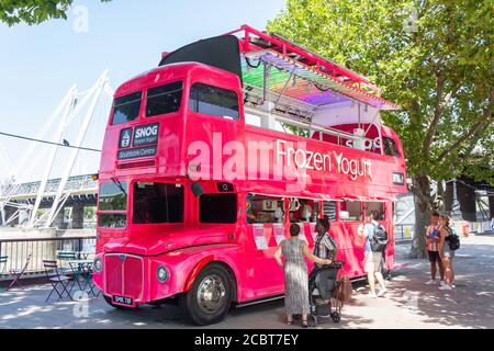 Snog Frozen Yoghurt Bus, Southbank Centre, Jubilee Gardens, London Borough of Lambeth, Greater London, England, Vereinigtes Königreich Stockfoto