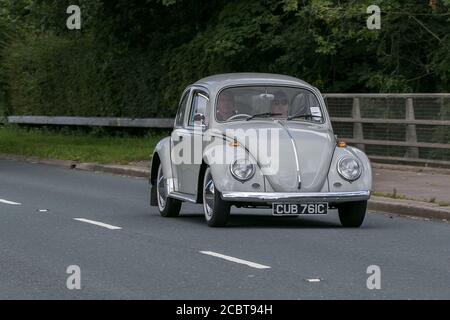 1965 grauer VW Volkswagen Beetle auf der M6 bei Preston in Lancashire, UK. Stockfoto