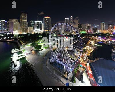 Luftbild Skyviews Miami Riesenrad auf Bayside Marketplace Blick Von Downtown im Hintergrund Stockfoto