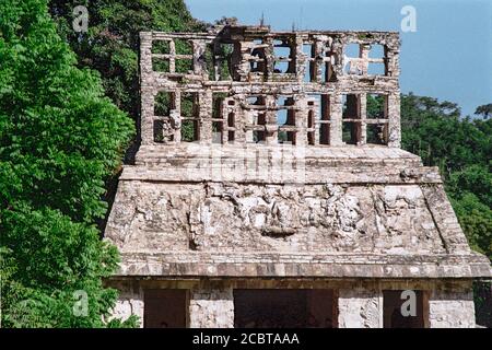 Tempel der Sonne - Palenque Maya Ruinen. Chiapas, Mexiko. Vintage Film Bild - ca. 1990 Stockfoto