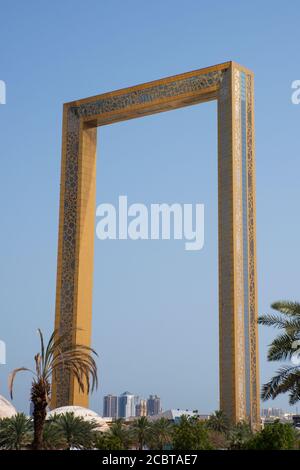 Vereinigte Arabische Emirate, Dubai. The Dubai Frame, ein architektonisches Wahrzeichen im Zabeel Park. Stockfoto