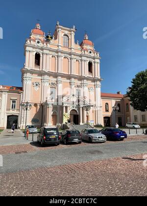 Die Kirche des heiligen Kasimir in der Altstadt von Vilnius. Älteste römisch-katholische Kirche im Barockstil in Vilnius. Stockfoto