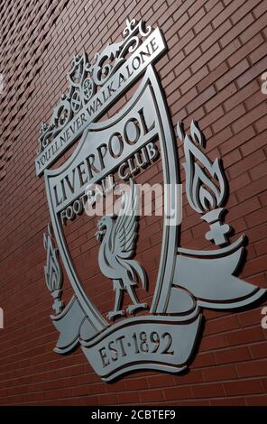 Du wirst nie alleine gehen, Liver Bird Logo, LFC, Liverpool Football Club, Anfield, Premier League, Merseyside, Nordwestengland, Großbritannien, L4 2UZ Stockfoto