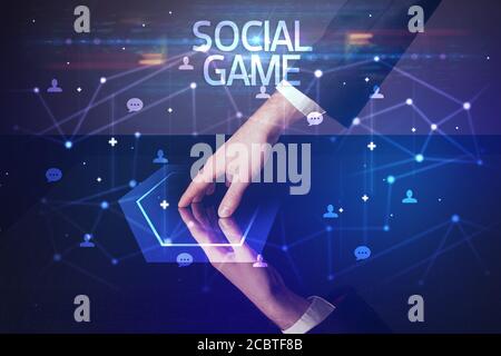 Navigation in sozialen Netzwerken mit SOCIAL GAME Inschrift-Text, neues Medienkonzept Stockfoto