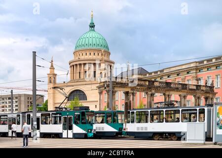 Nikolaikirche und Landtag Brandenburg in Potsdam. Stockfoto