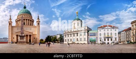 Alter Markt mit Nikolaikirche in Potsdam, Deutschland Stockfoto