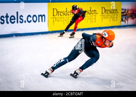Dresden, 03. Februar 2019: Suzanne Schulting aus den Niederlanden tritt während der ISU Short Track Speed Skating World Championship an