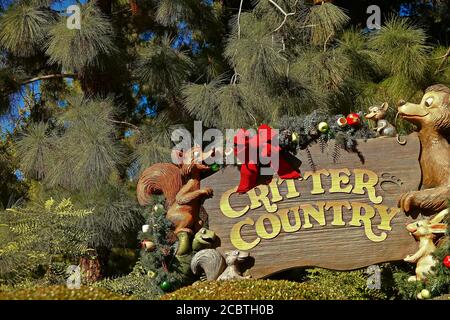 Splash Mountain, eine dunkle Fahrt im Blockflötenstil im Critter Country in Disneyland.Black Lives Matter: Disney-Gräben kontroverses Thema von Splash Mountai Stockfoto