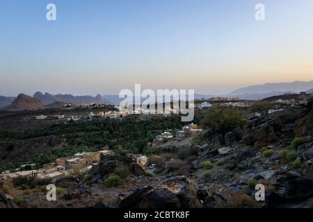 Misfat al Abreyeen, Nizwa Oman, 24. April 2015 - ist ein einzigartiges Bergdorf 1,000 m über dem Meeresspiegel auf den Bergausläufern der Umgebung Stockfoto