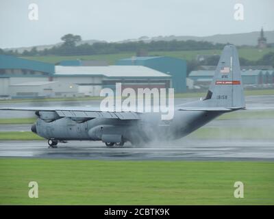 05-8158, eine Lockheed C-130J Hercules, die vom 403rd Wing der United States Air Force am Prestwick Airport in Ayrshire betrieben wird. Stockfoto