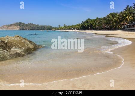 Ngapali Beach im Westen von Myanmar (Burma) ist ein tropisches Resort Lage. Der weiße, palmengesäumte Sandstrand ist ruhig und hervorragend zum Schwimmen geeignet. Stockfoto