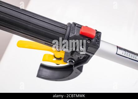 Pranburi, Thailand - 13. August 2021 : „illustrative Editorial“ Bild des Start-Stopp-Knopfes des Honda umr435t Rasentrimmers, der in Thailand hergestellt wurde Stockfoto