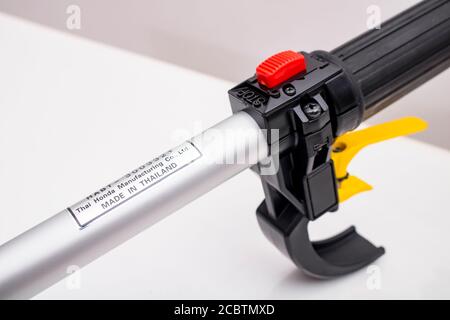 Pranburi, Thailand - 13. August 2021 : „illustrative Editorial“ Bild des Start-Stopp-Knopfes des Honda umr435t Rasentrimmers, der in Thailand hergestellt wurde Stockfoto