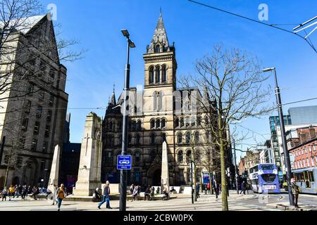 Das Manchester Cenotaph neben dem Rathaus von Manchester Stockfoto