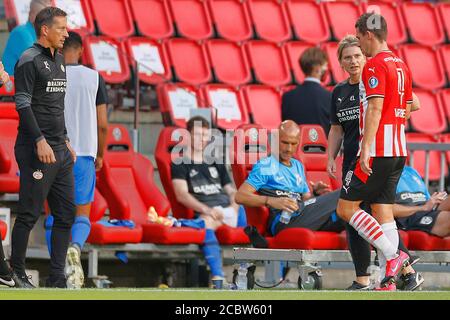 Eindhoven, Niederlande. August 2020. EINDHOVEN, 15-08-2020 Philips Stadium, freundliches Vorsaison Spiel vor der niederländischen Fußballsaison 2020/2021 . PSV-Spieler Nick Viergever verletzt Kredit: Pro Shots/Alamy Live News Stockfoto