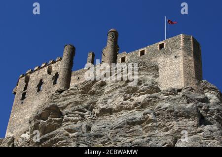 Die Ruinen der mittelalterlichen Burg Hosap im Dorf Guzelsu in der Nähe von Van in der östlichen Türkei. Die Burg wurde im 17. Jahrhundert ottomanisch erbaut. Stockfoto