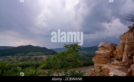 Panoramaaussicht auf Felsen gegen den Himmel Stockfoto