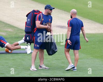 HOVE, Großbritannien, AUGUST 15: Tom Huggins und Chris Clarke-Irons von Essex während des ersten Tages von Bob Willis Trophy Southern Group zwischen Sussex CCC und Stockfoto