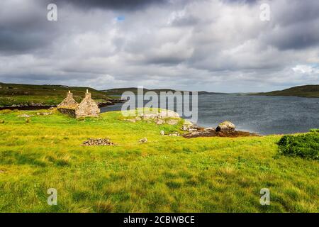 Ein zerstörtes Häuschen in Kirkibost auf der Ilse Große Bernera auf den westlichen Inseln Schottlands Stockfoto