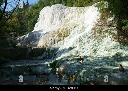 Bagni San Filippo (Castiglione d'Orcia - Siena - Toskana - Italien) - Thermische hot spring-SI - Toskana, Italien Stockfoto