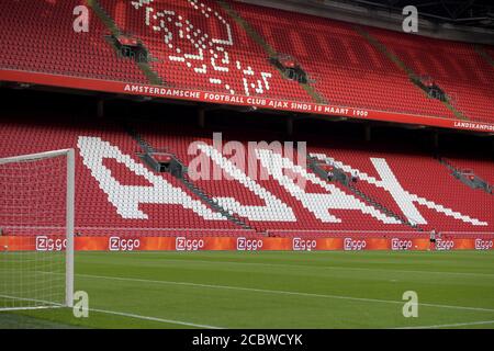 AMSTERDAM, NIEDERLANDE - 8. AUGUST: Ajax Amsterdam Stadion, Ajax Logo / wapen, Johan Cruijff Arena gesehen während der Vorsaison Spiel Ajax gegen RKC Waalwijk am 8. August 2020 in Amsterdam, Niederlande. *** Ortsüberschrift *** Stockfoto