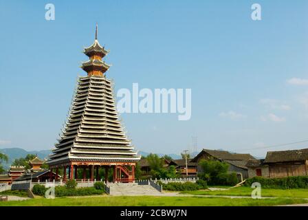 China. Provinz Guizhou. Trommelturm in Rongjiang. Stockfoto