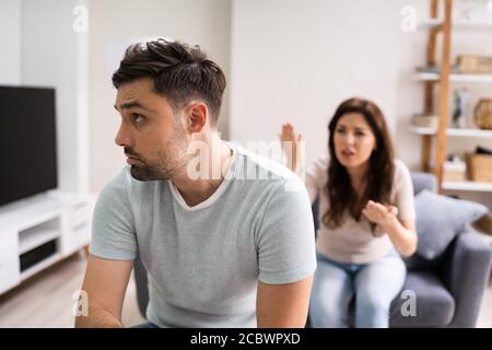 Trauriger Mann Argumentierend Paar Familie Scheidung Mit Frau Stockfoto