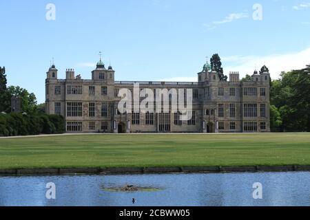 Audley End House in Essex Blick über das Wasser Stockfoto