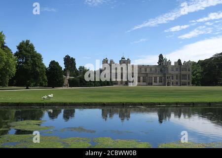 Audley End House in Essex Blick über das Wasser Stockfoto