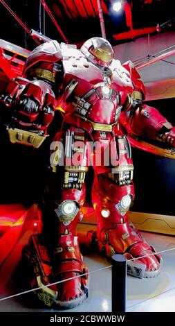 LAS VEGAS, NV, USA - 09. Okt 2017: Hulk Buster Iron man Kostüm in der Tony stark Basis in der Avengers Erfahrung im Treasure Island Hotel und Casino Stockfoto