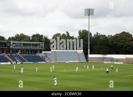 Ein allgemeiner Blick auf das Spiel vor einem leeren Stand während des zweiten Tages des Bob Willis Trophy Spiel in Sophia Gardens, Cardiff. Stockfoto