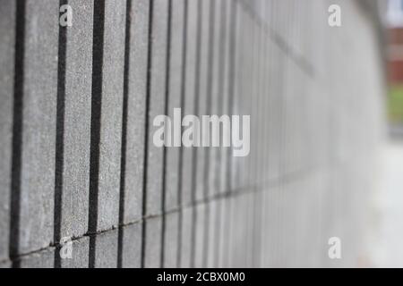 Betonwand-Perspektive. Selektiver Fokus. Bauarchitekturkonzept Stockfoto