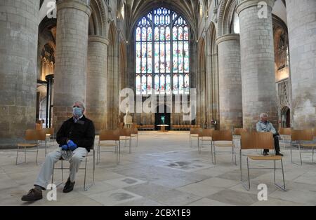 Gloucester Cathedral öffnete seine Türen heute nach 14 Wochen der Schließung, die einen erheblichen Einfluss hatten, vor allem mit den Sommermonaten increa Stockfoto