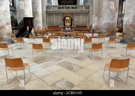 Gloucester Cathedral öffnete seine Türen heute nach 14 Wochen der Schließung, die einen erheblichen Einfluss hatten, vor allem mit den Sommermonaten increa Stockfoto