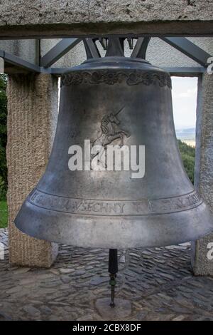 Große Glocke im Dorf Hojna Voda, Tschechische Republik Stockfoto