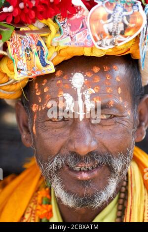 Kathmandu, Nepal - 10. Oktober 2008: Ein Sadhu im Pashupatinath-Tempel, Kathmandu, Nepal. Stockfoto