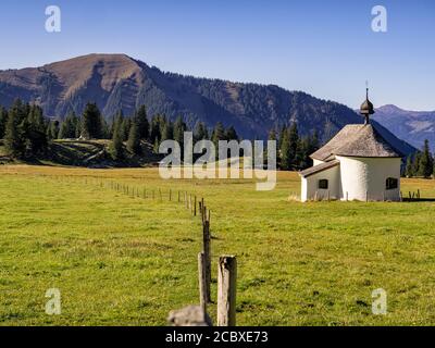 Aelggi, in den Schweizer Alpen. Das geographische Zentrum der Schweiz, Schweizer Alpen. Tourismus. Kapelle. Kirche.Touristenattraktion Stockfoto