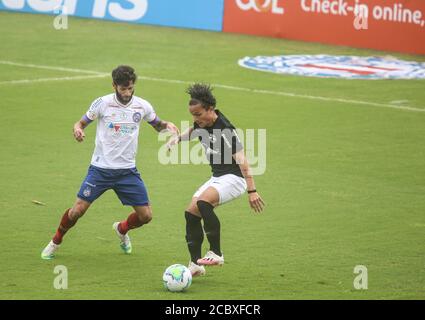 Salvador, Brasilien. August 2020. Juninho Capixaba und Artur Sieger, während Bahia und Red Bull Bragantino, an diesem Sonntag (16.), in einem Spiel gültig für die 3. Runde der brasilianischen Meisterschaft 2020, Spiel im Pituaçu Stadion, in Salvador, Bahia, Brasilien statt. Quelle: Tiago Caldas/FotoArena/Alamy Live News Stockfoto