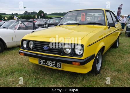 Ein Ford Escort Mk2 RS 2000 parkte auf dem Display auf Torbay Steam Fair, Churston, Devon, England, Großbritannien. Stockfoto